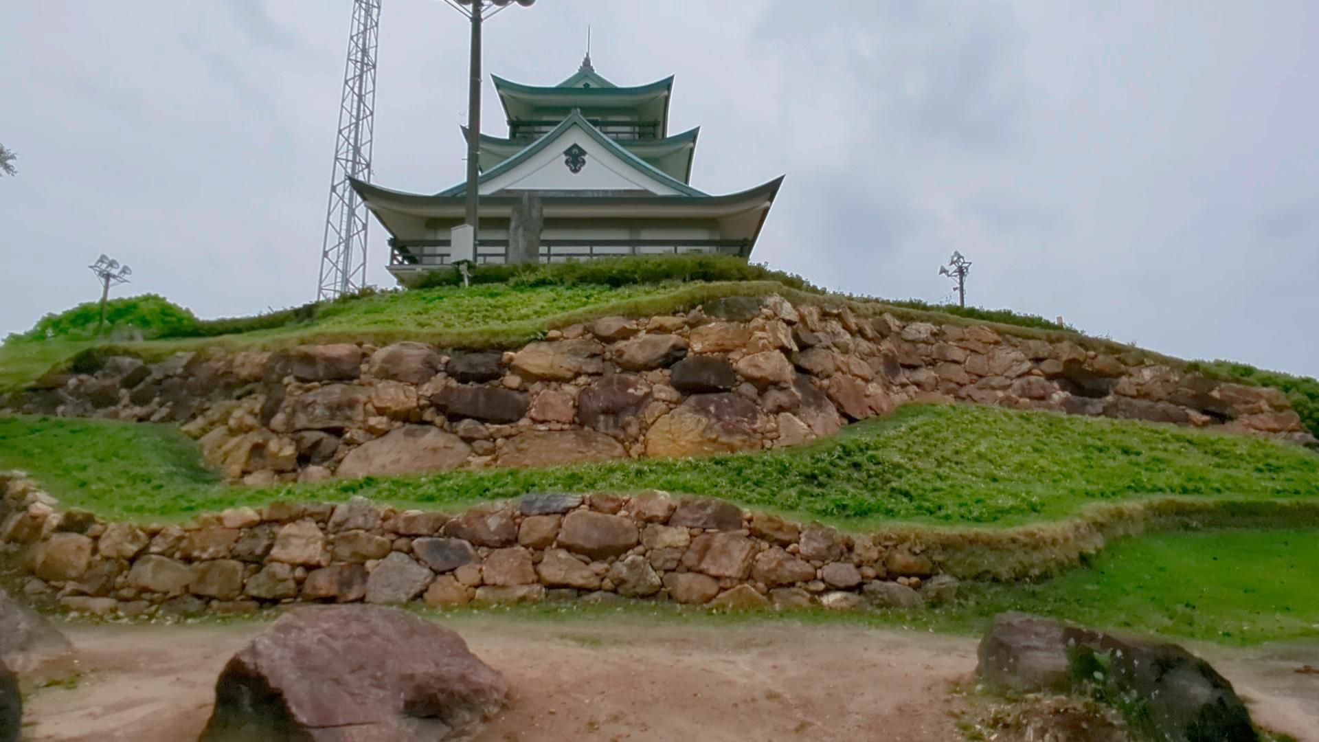 小牧山城の復元なった石塁